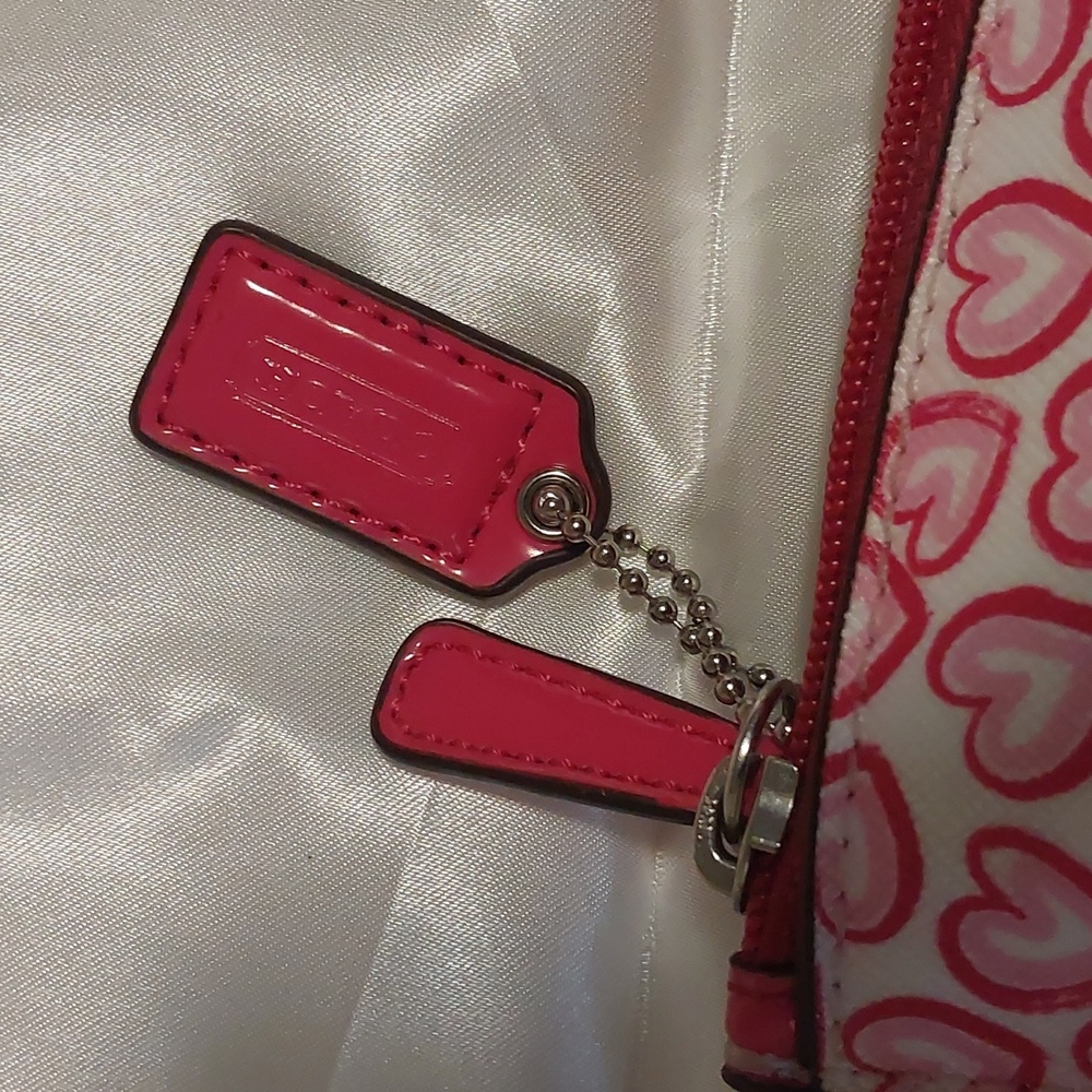 Authentic XL Coach Pink Heart Patterned Makeup Bag NWOT - Picture 5 of 5